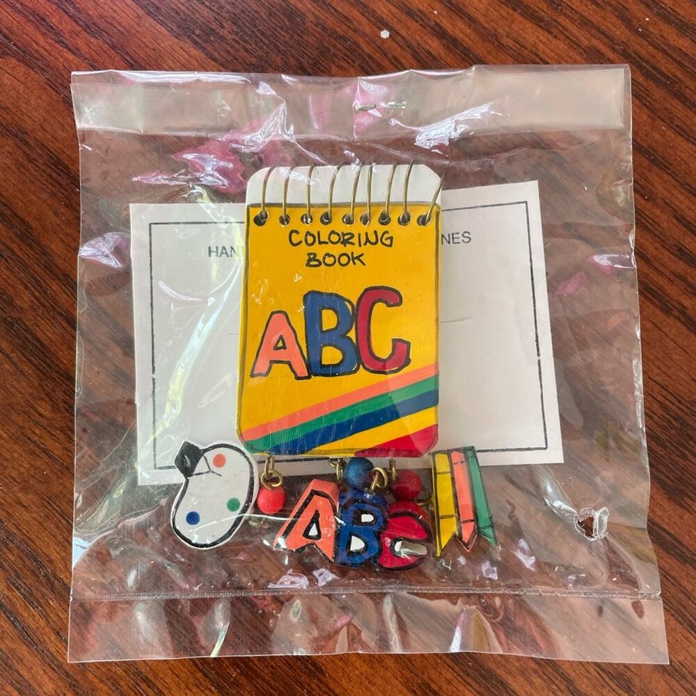 Vintage Art Teacher Pin Handmade Wood Box Of Crayons Novelty